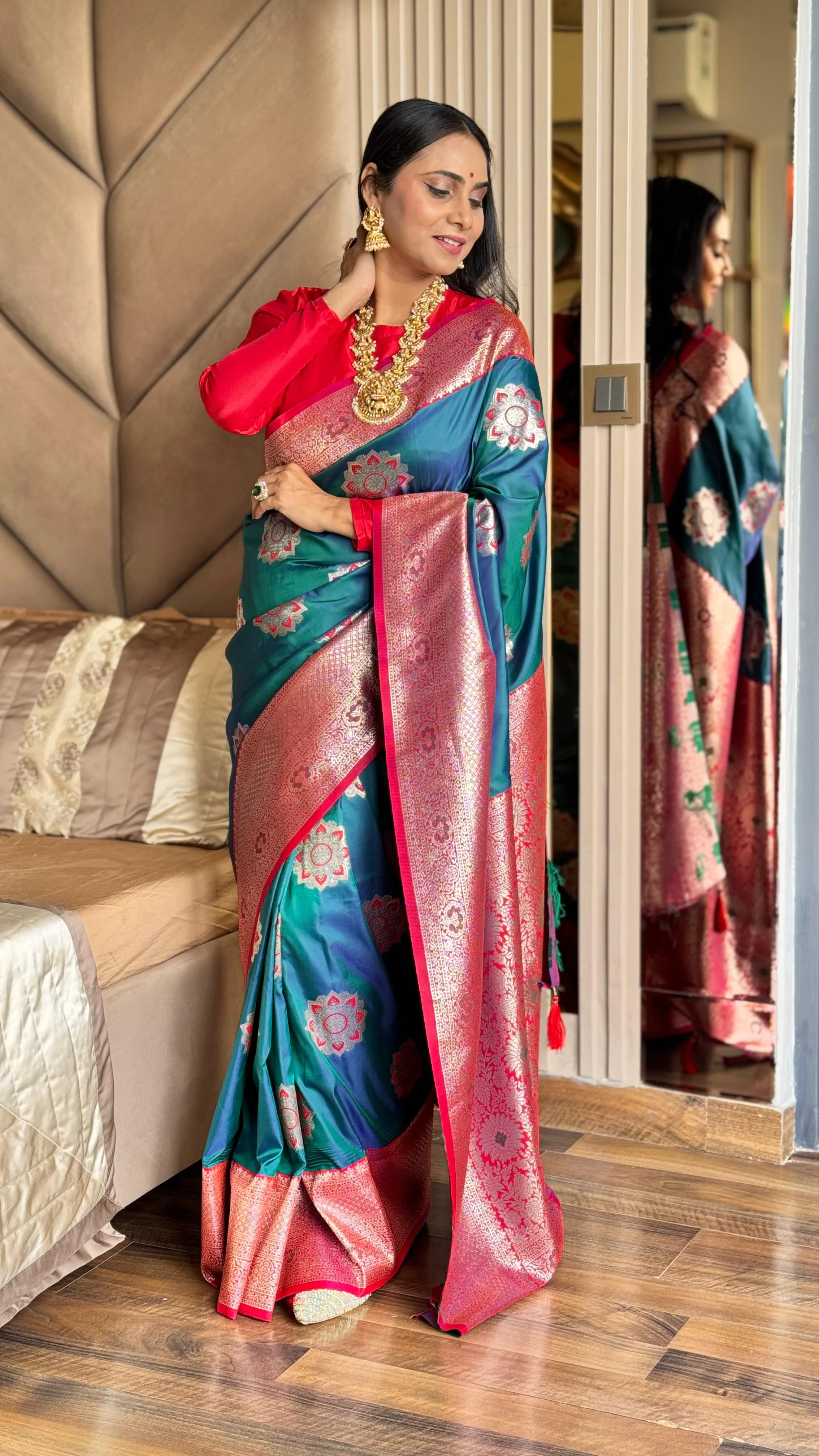 Beautiful Soft & Elegant With Rich & Vibrant Colour Combination Saree - Image 4